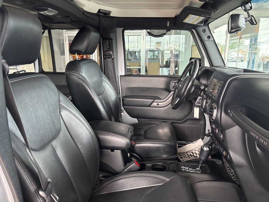 Used 2018 Jeep Wrangler Unlimited Sahara image 25