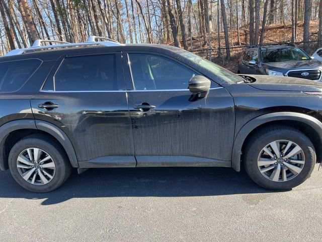 Used 2025 Nissan Pathfinder SL image 4