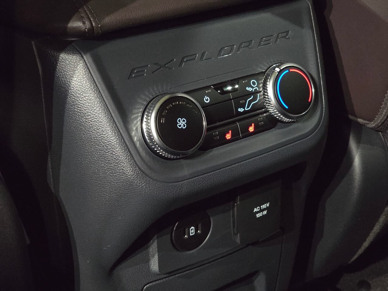 New 2026 Ford Explorer Platinum w/ LUX Leather Package AWD/4WD image 40