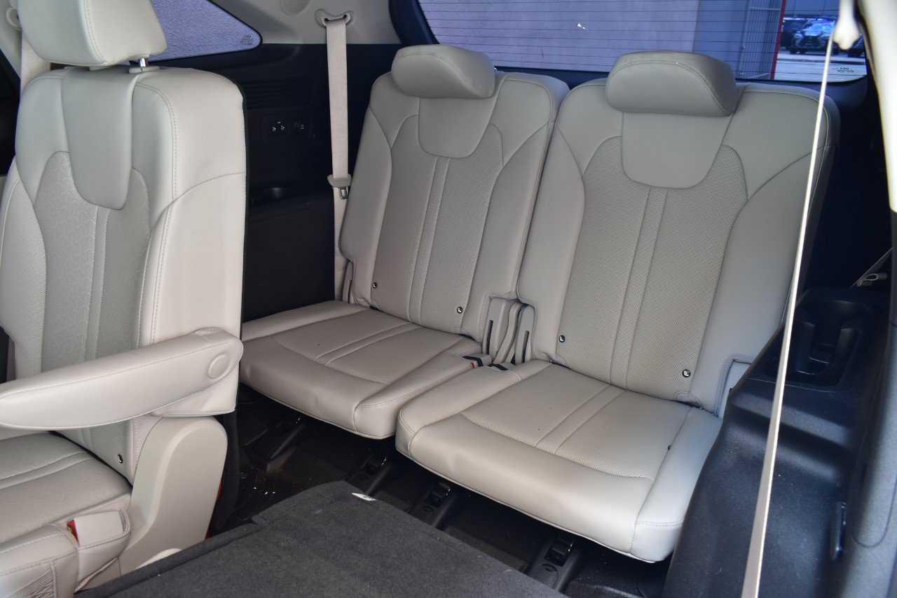 Used 2023 Kia Sorento SX Prestige w/ Panoramic Sunroof Package AWD/4WD image 18