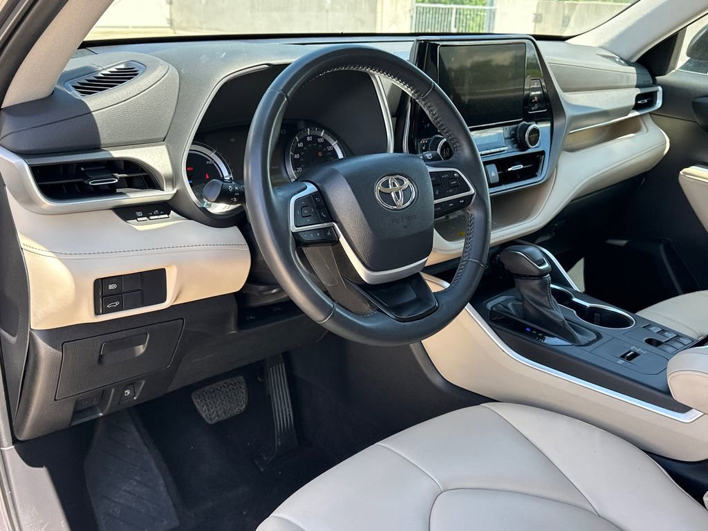 Used 2023 Toyota Highlander XLE image 21