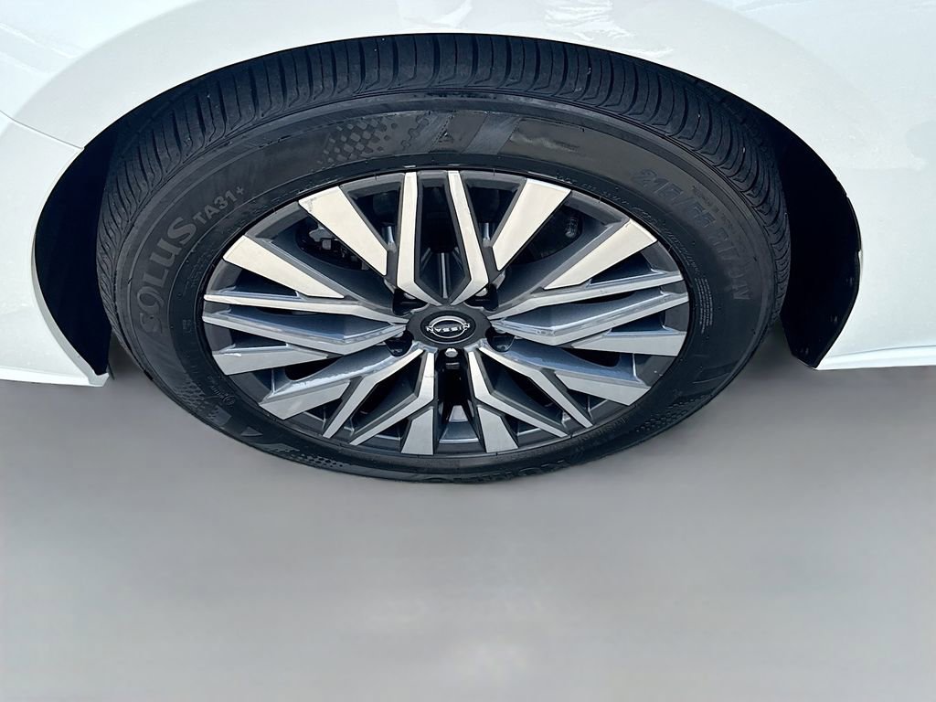 Used 2025 Nissan Altima 2.5 SV image 30