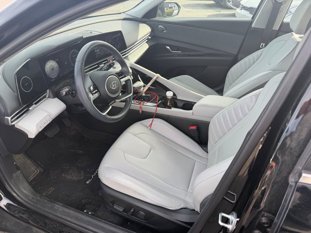 Used 2023 Hyundai Elantra Limited FWD image 4