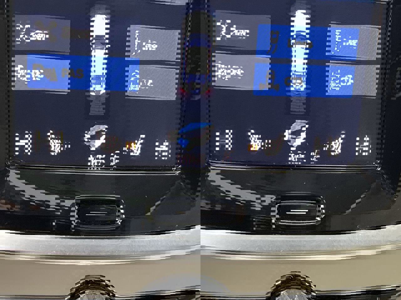 Used 2019 Volvo S60 T6 Momentum w/ Premium Package image 22