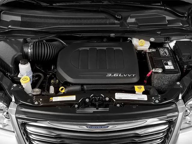 Used 2013 Chrysler Town & Country Touring image 14