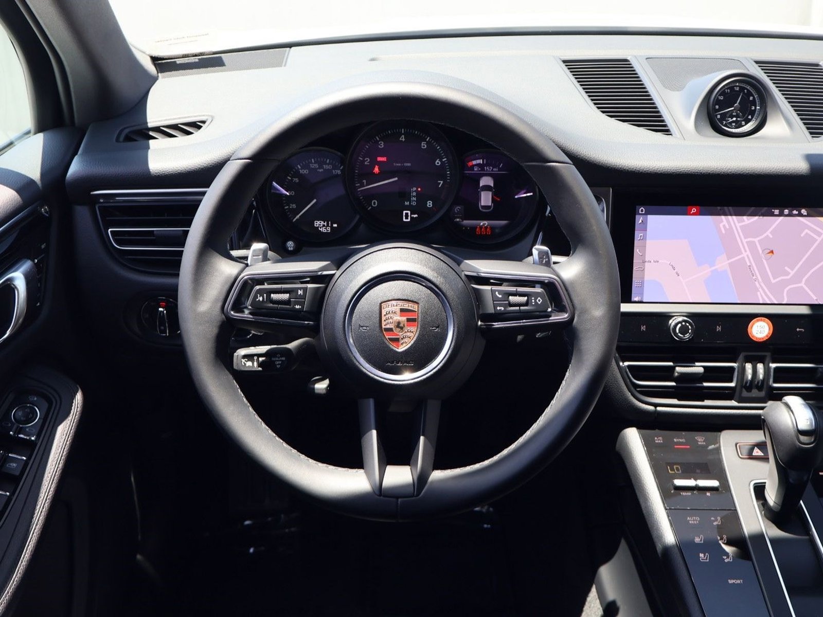 Certified 2025 Porsche Macan AWD/4WD image 15