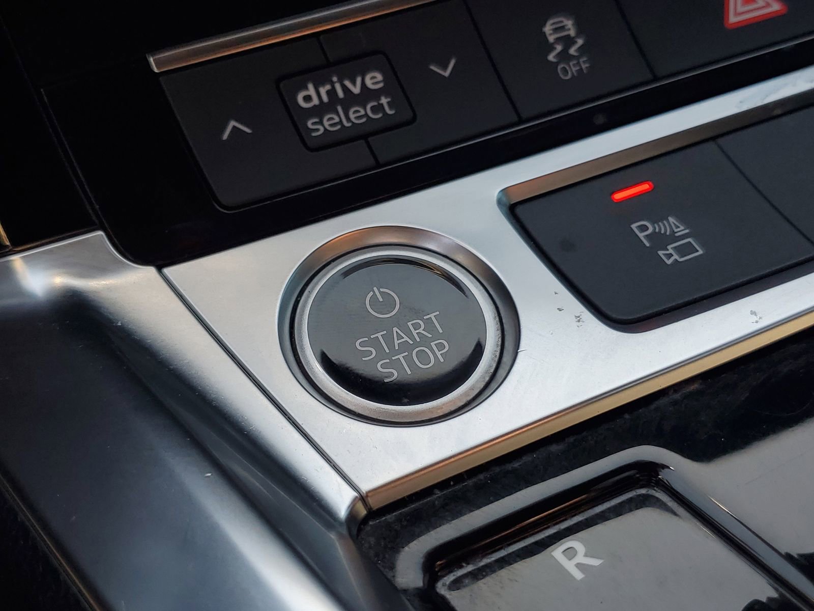 Used 2023 Audi e-tron Premium w/ Convenience Plus Package image 34