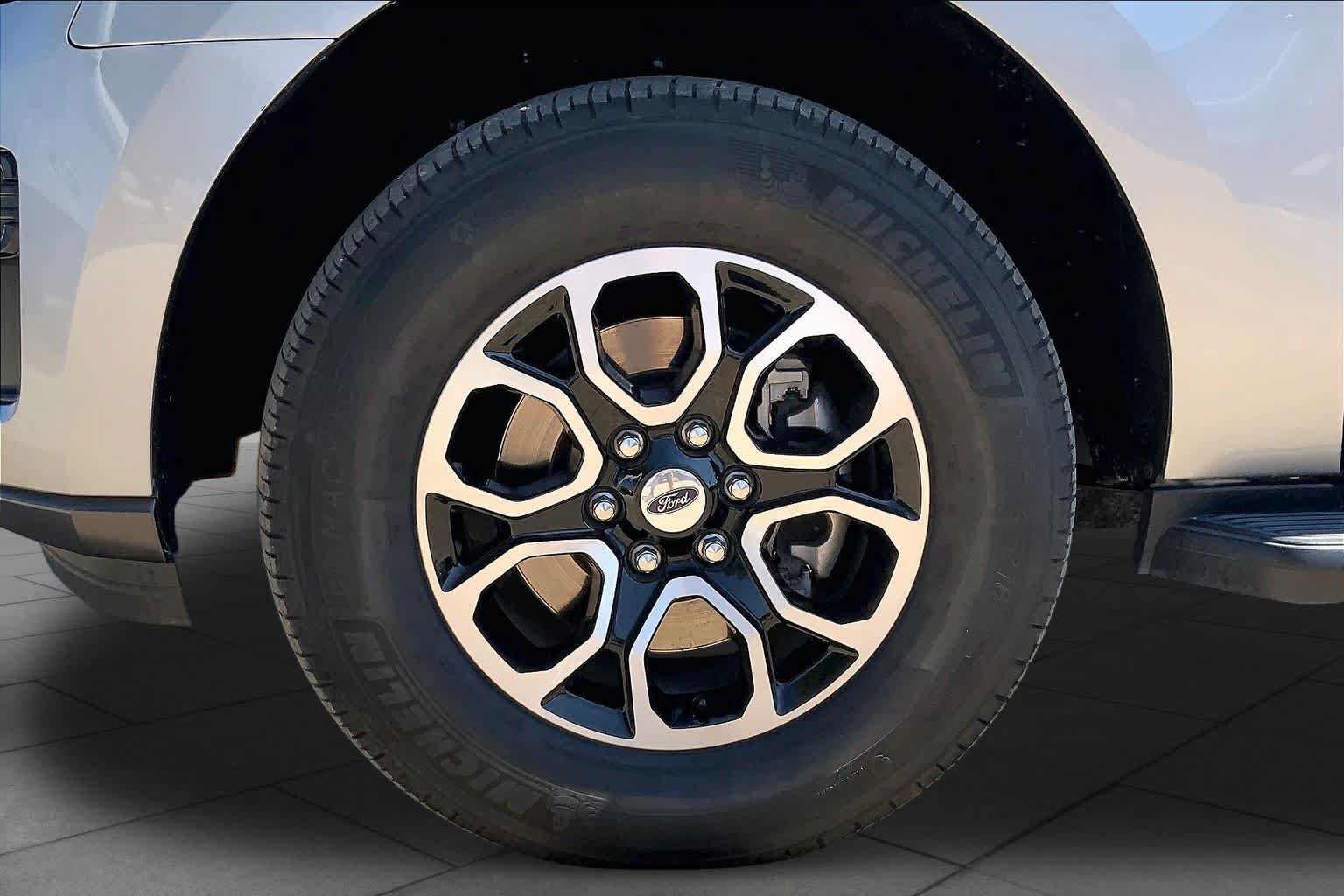 Used 2024 Ford Expedition XLT AWD/4WD image 10