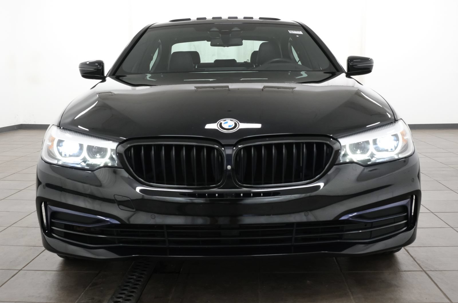 Used 2019 BMW 530e xDrive w/ Premium Package AWD/4WD image 8