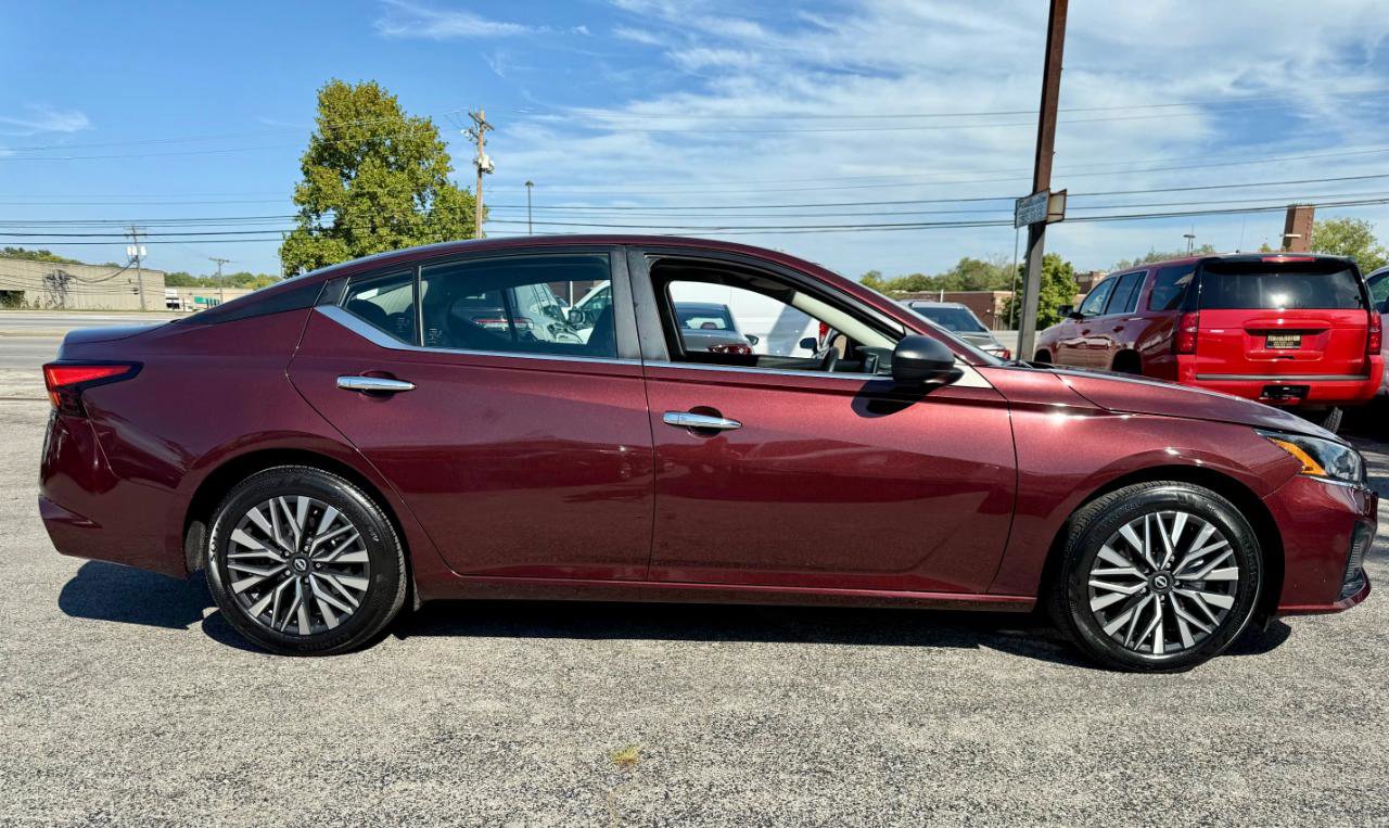 Used 2024 Nissan Altima 2.5 SV image 8
