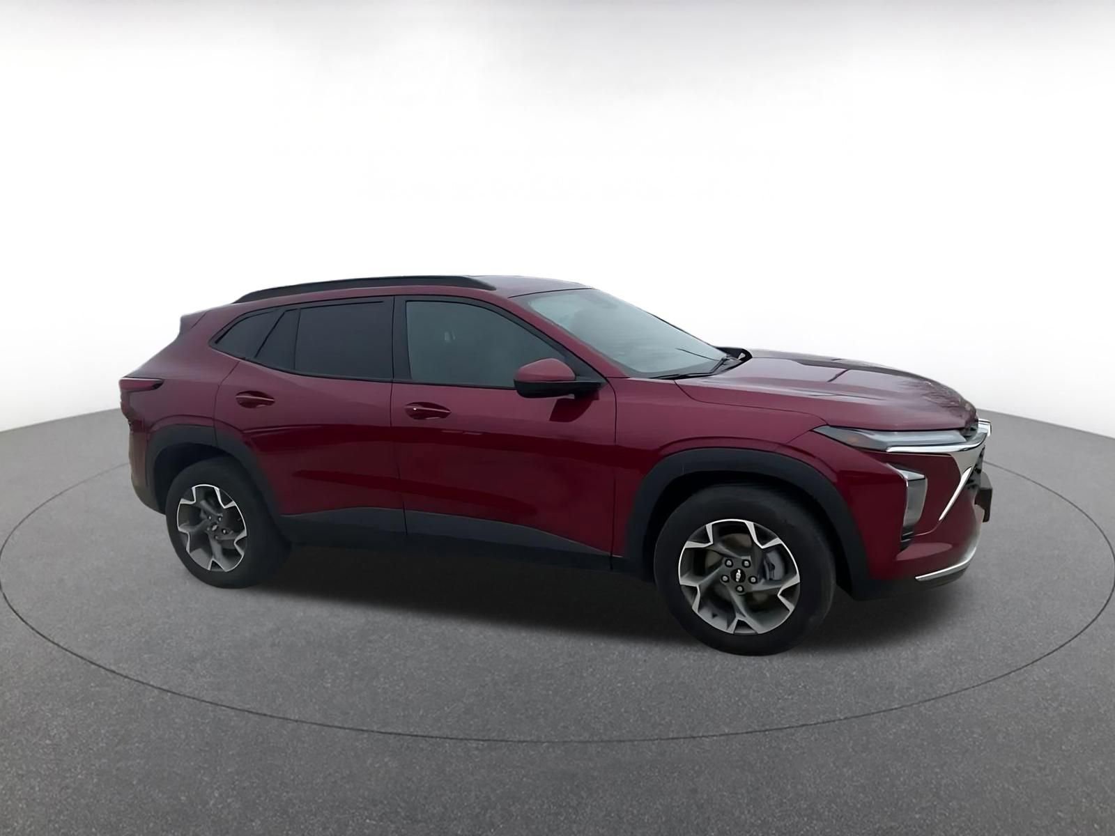 Used 2025 Chevrolet Trax LT w/ LT Convenience Package image 2