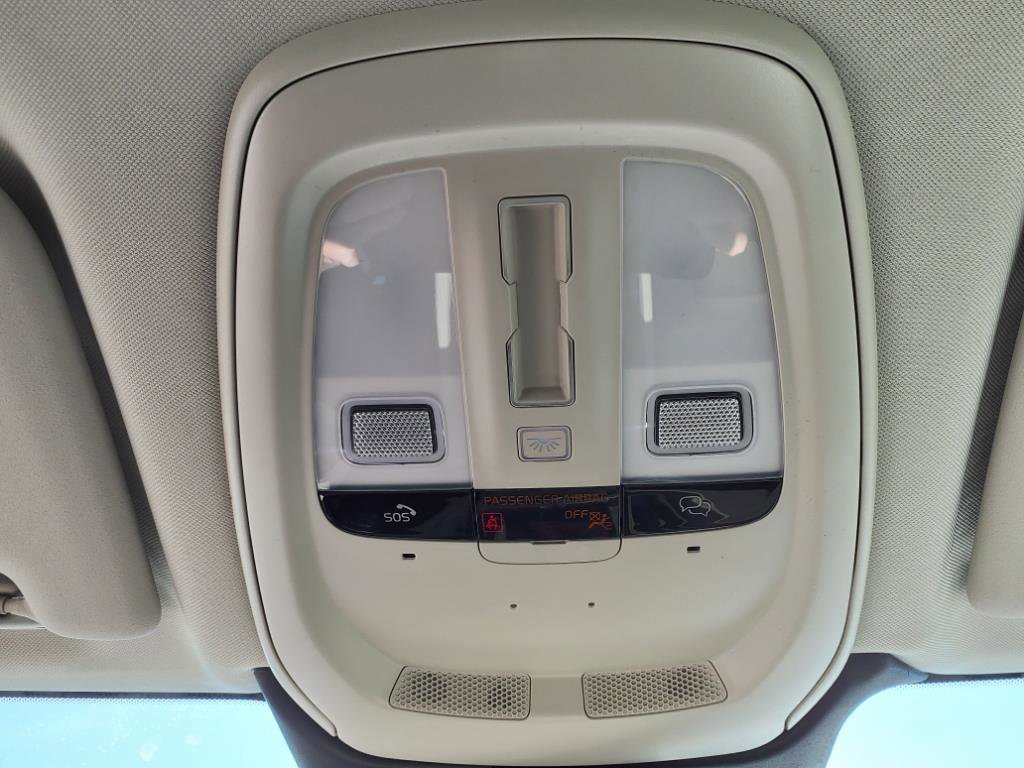 Certified 2025 Volvo XC60 T8 Plus w/ Climate Package image 21