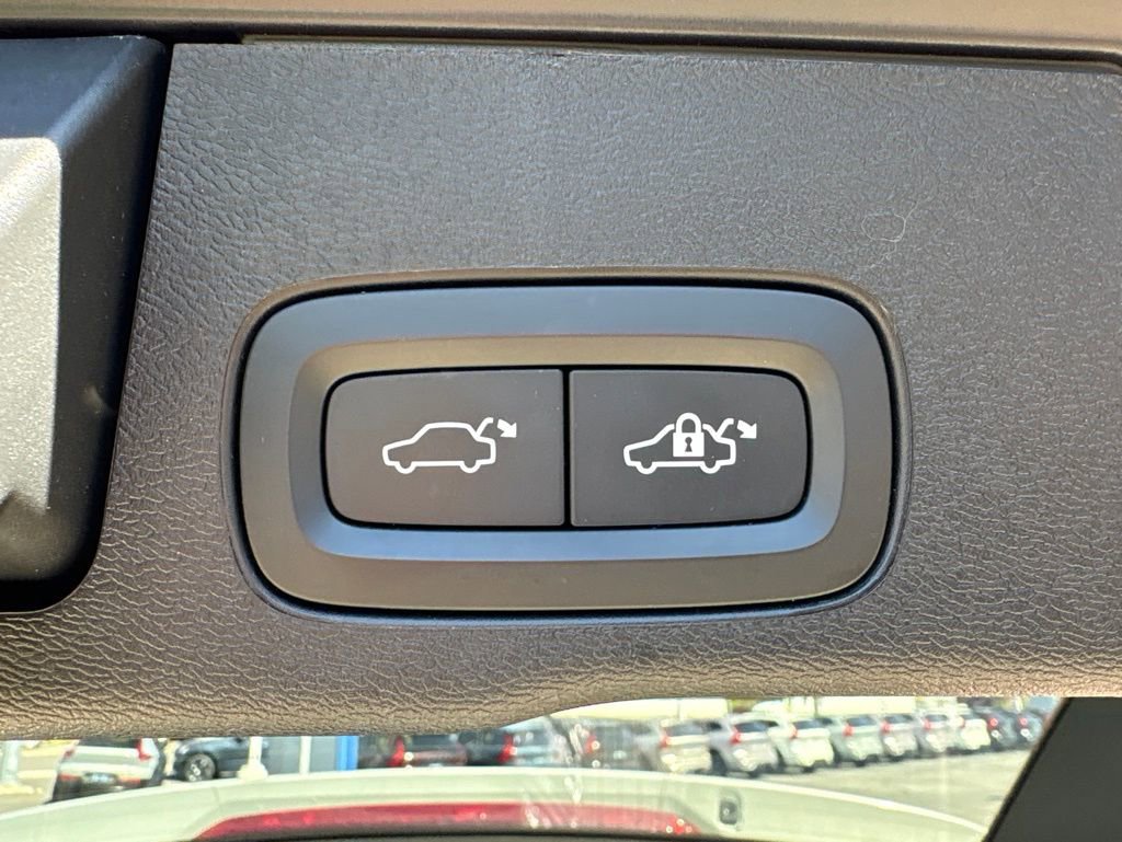 Used 2024 Volvo XC60 B5 Plus AWD/4WD image 40