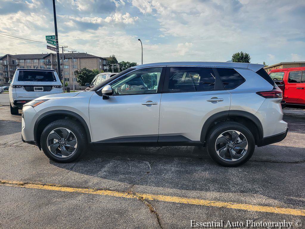 Used 2024 Nissan Rogue SV AWD/4WD image 10