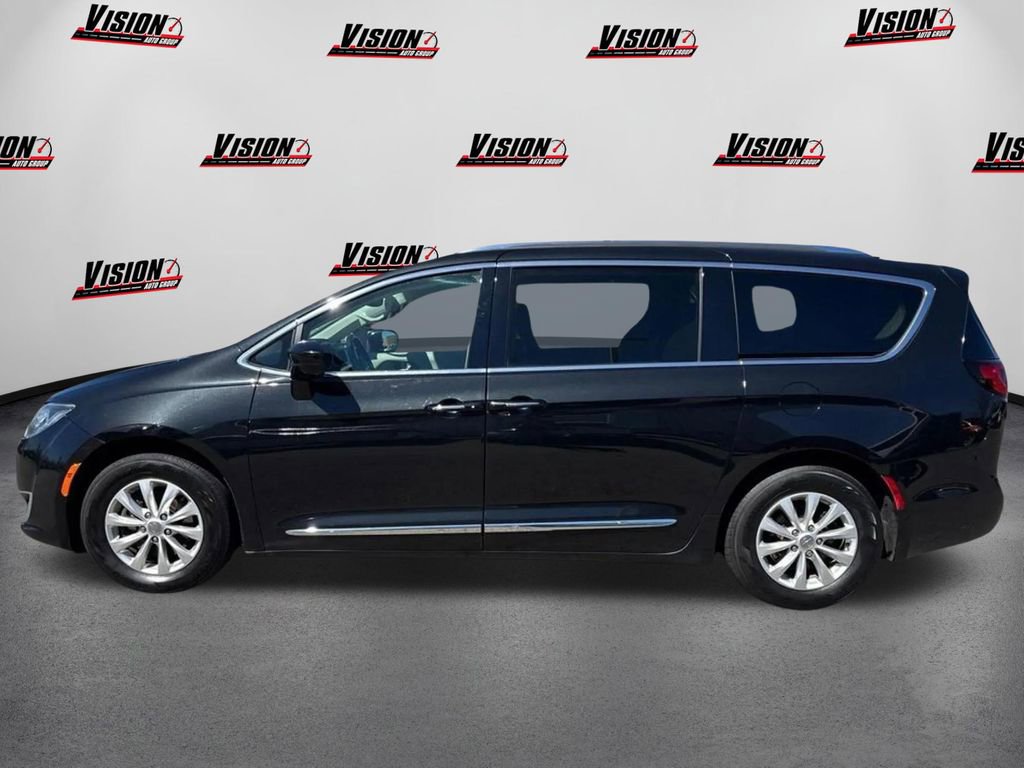 Used 2019 Chrysler Pacifica Touring-L FWD image 8