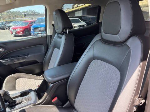 Used 2018 Chevrolet Colorado Z71 w/ LPO, Premium Interior Package AWD/4WD image 13