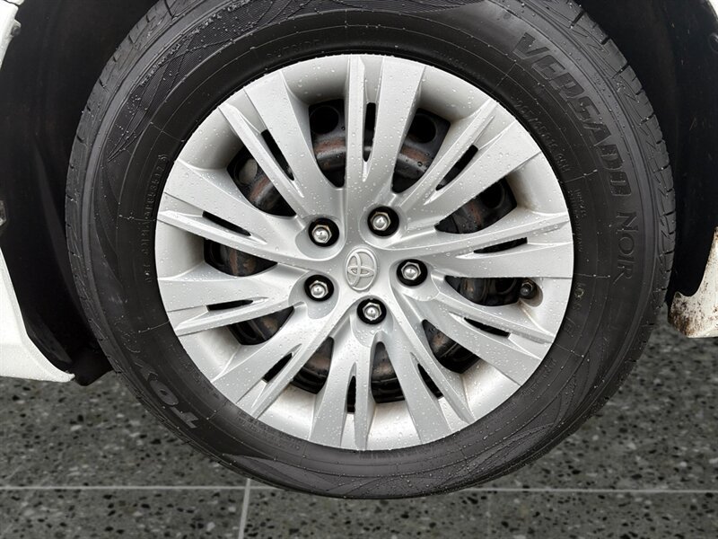 Used 2013 Toyota Camry LE FWD image 23