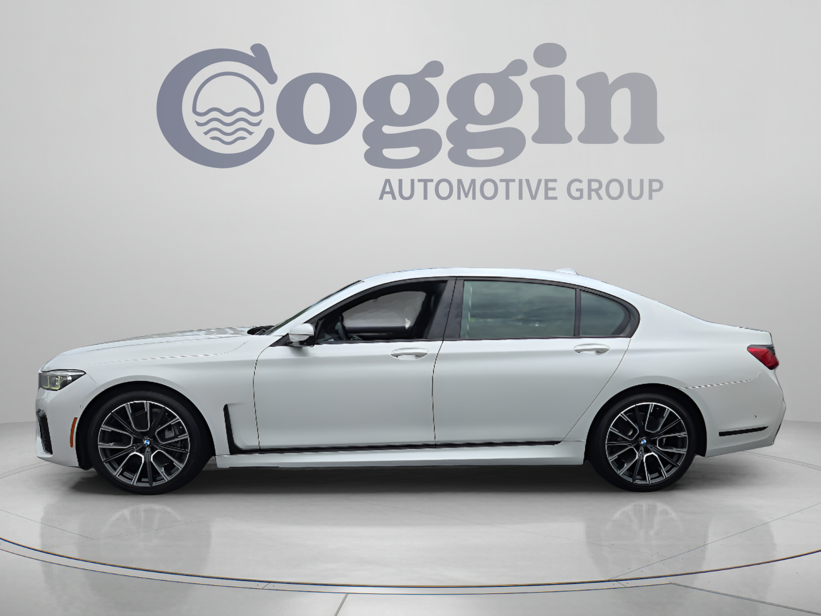 Used 2020 BMW 740i w/ M Sport Package RWD image 2