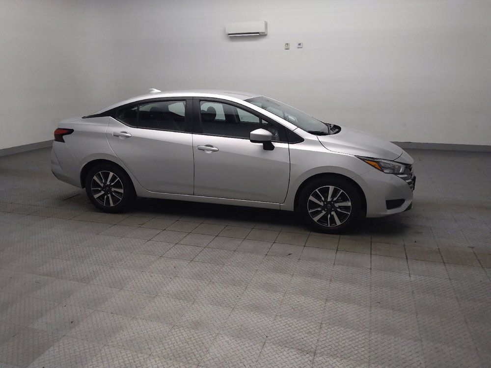 Used 2025 Nissan Versa SV FWD image 11