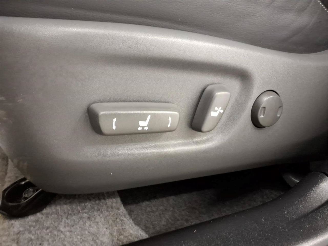 Used 2015 Toyota Prius Four FWD image 10