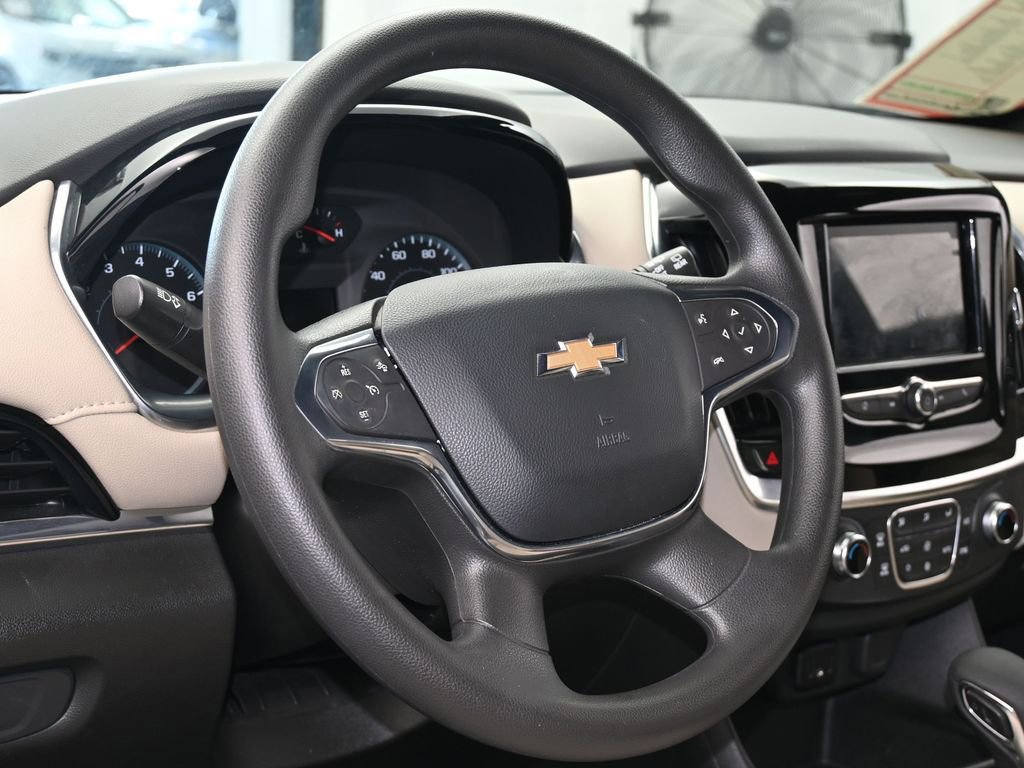 Used 2023 Chevrolet Traverse LS image 13
