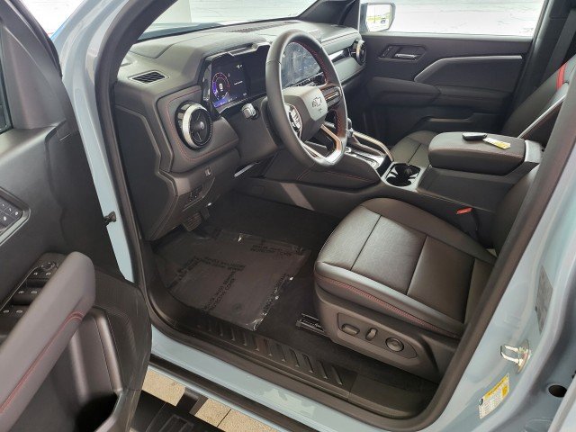 Used 2026 Chevrolet Colorado Z71 w/ Technology Package AWD/4WD image 3
