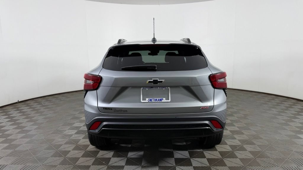 Used 2024 Chevrolet Trax RS w/ Sunroof Package FWD image 7
