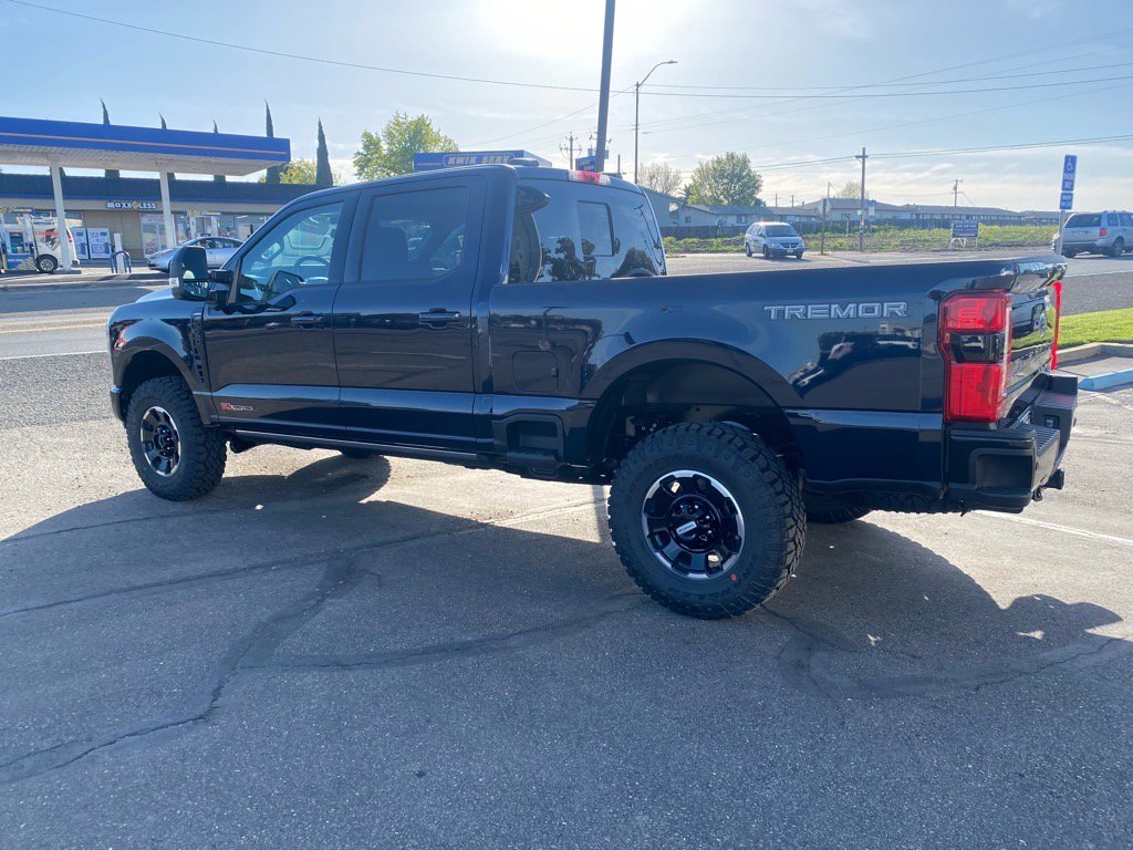 New 2025 Ford F250 Lariat w/ Lariat Ultimate Package image 4