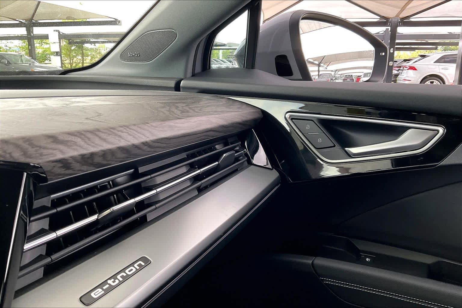 Used 2024 Audi Q4 e-tron Prestige AWD/4WD image 32