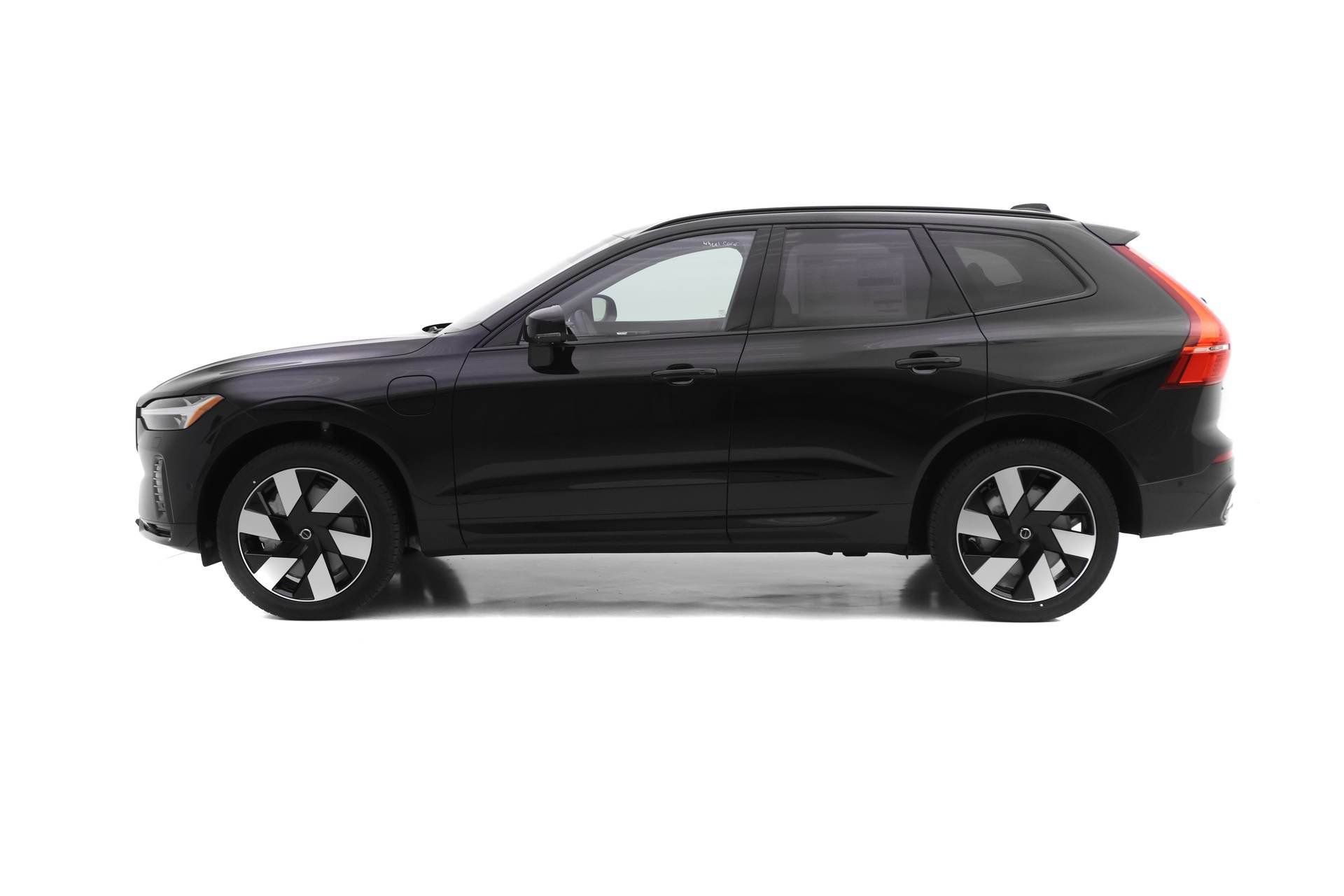 New 2025 Volvo XC60 T8 Plus w/ Protection Package Premier image 3