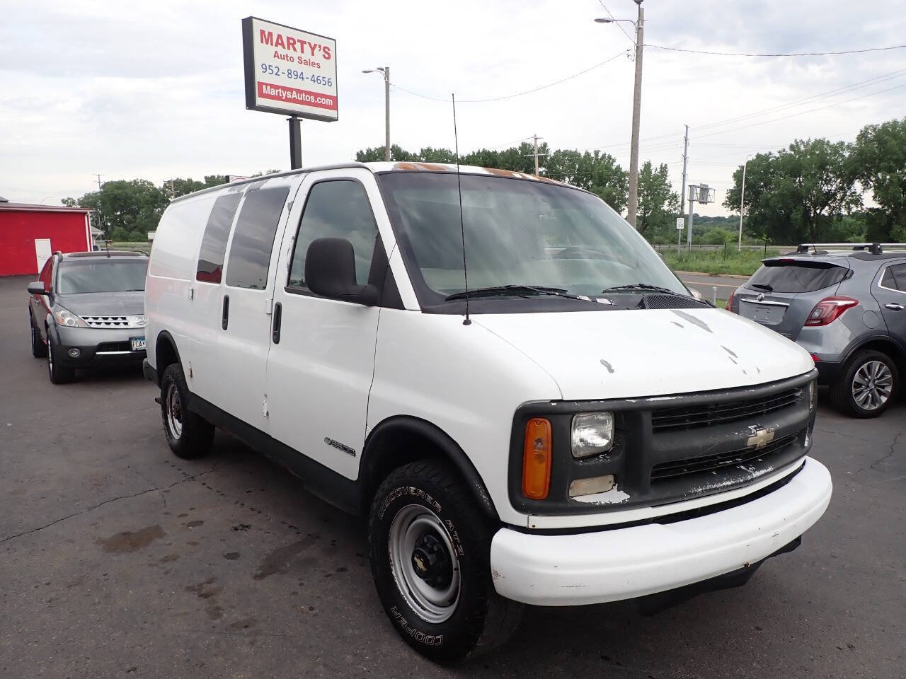 Used 2000 Chevrolet Express 3500 w/ Cold Climate Pkg RWD image 1