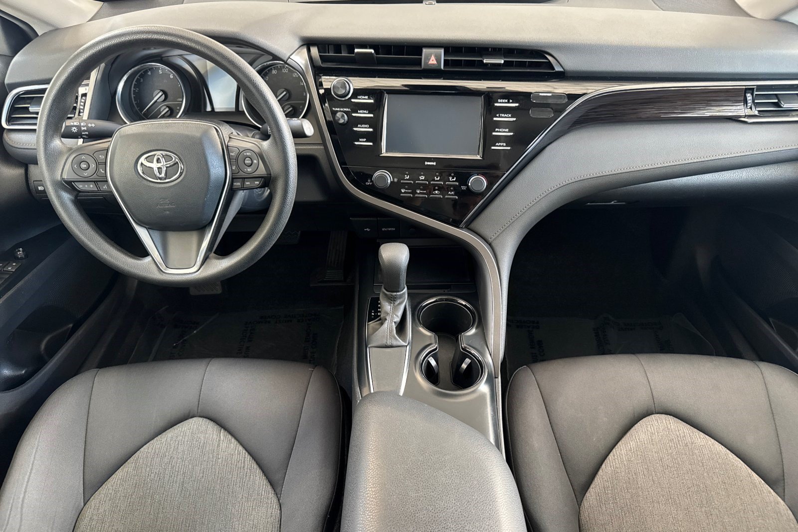 Used 2020 Toyota Camry LE FWD image 17