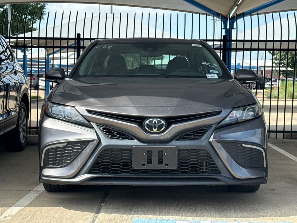 Used 2022 Toyota Camry SE FWD image 2