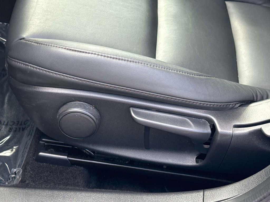 Used 2024 MAZDA MAZDA3 s image 22