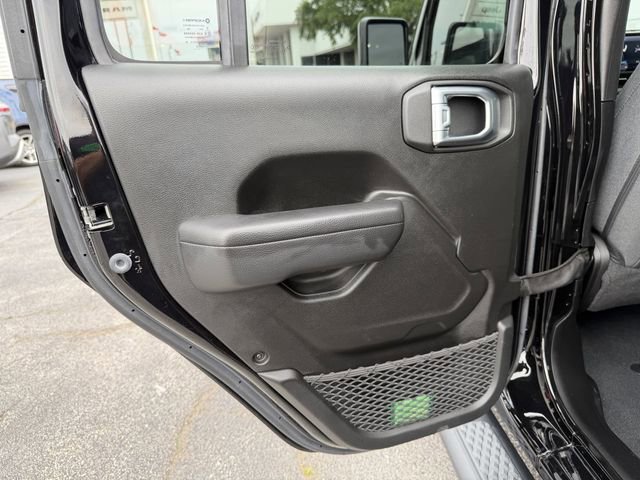 Used 2024 Jeep Gladiator Sport AWD/4WD image 16