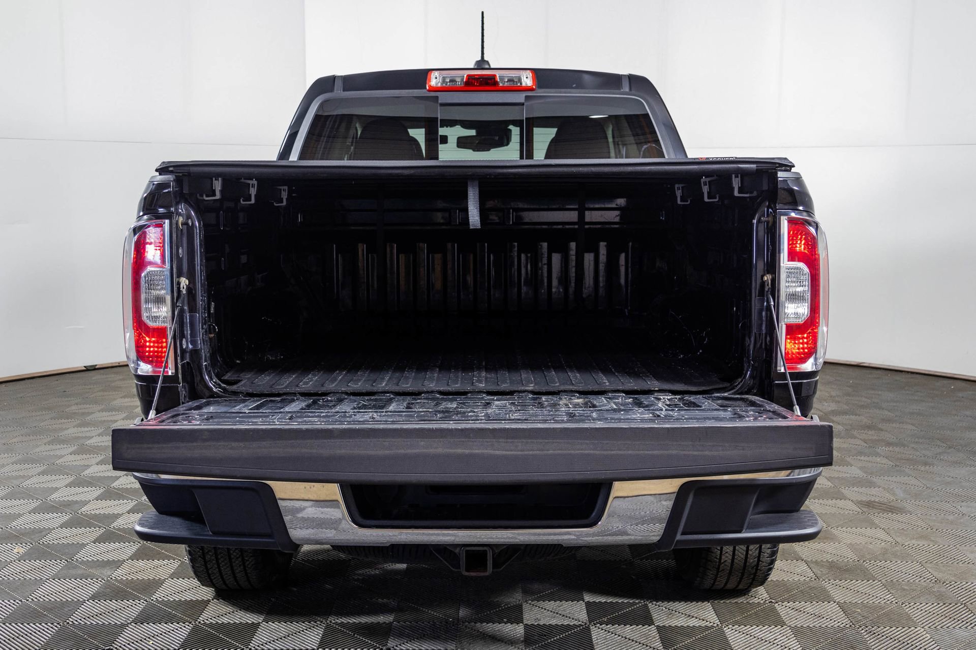 Used 2016 GMC Canyon SLT w/ Driver Alert Package image 40