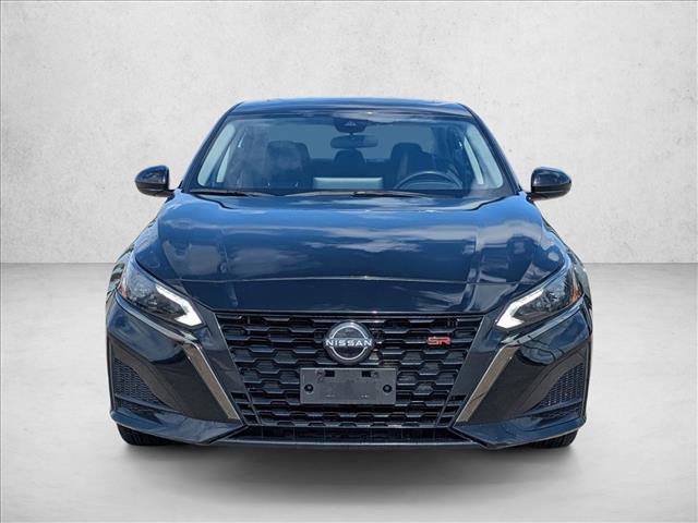 Used 2023 Nissan Altima 2.5 SR w/ SR Premium Package FWD image 2