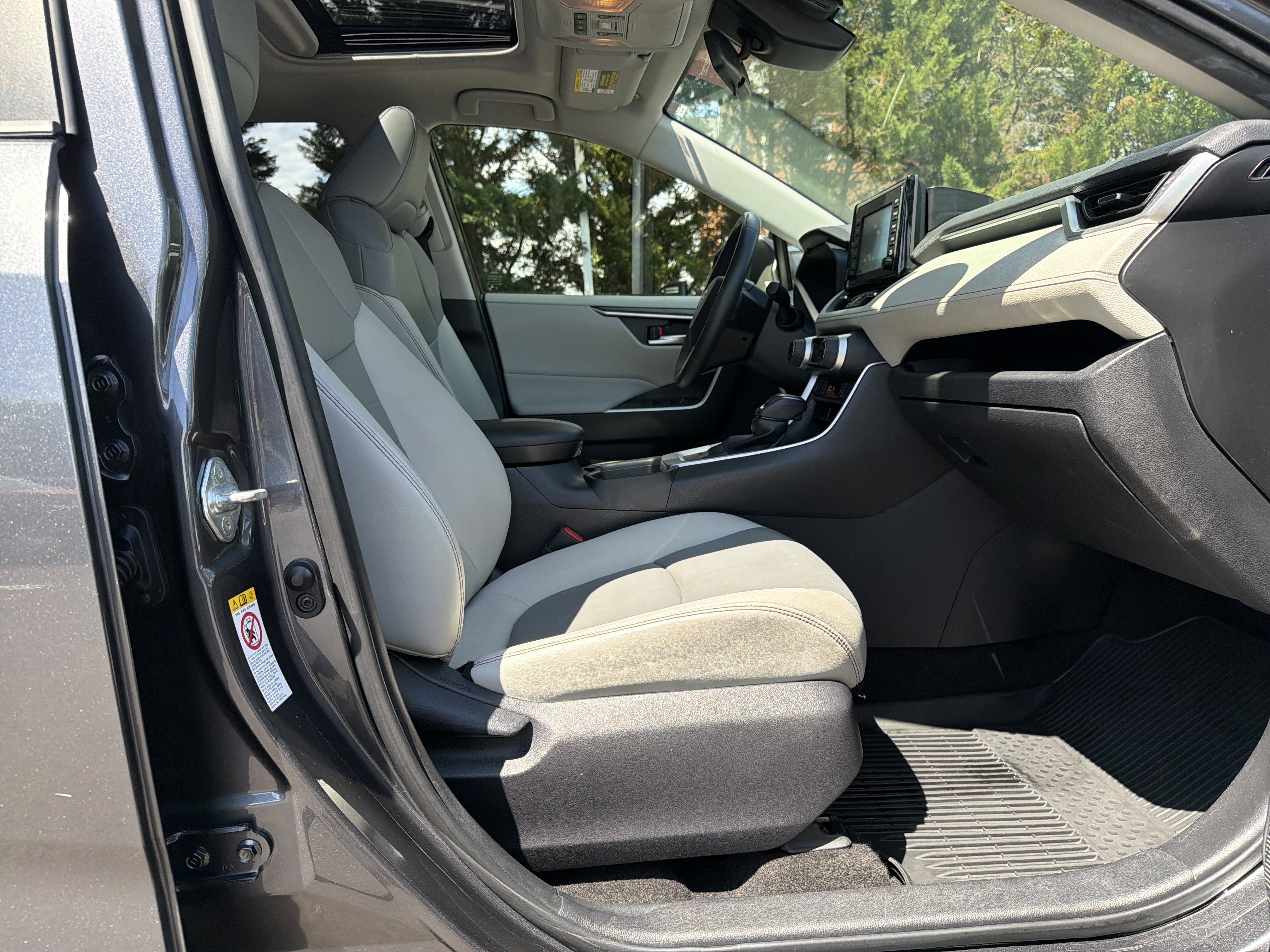 Used 2019 Toyota RAV4 XLE Premium w/ Cold Weather Package image 32