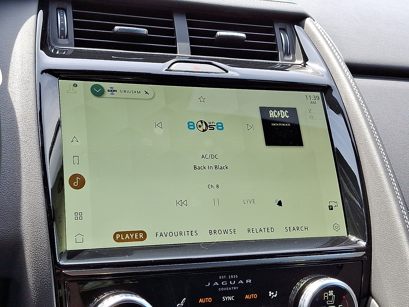 Certified 2024 Jaguar E-PACE R-Dynamic SE image 19