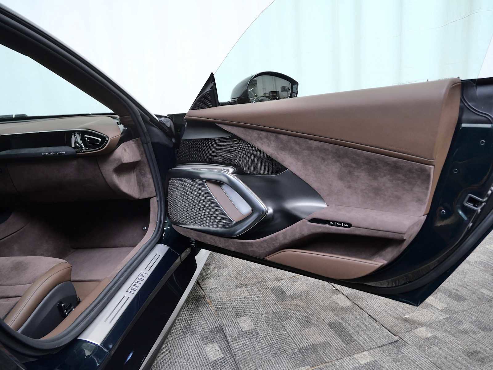 Certified 2025 Ferrari 12Cilindri RWD image 12