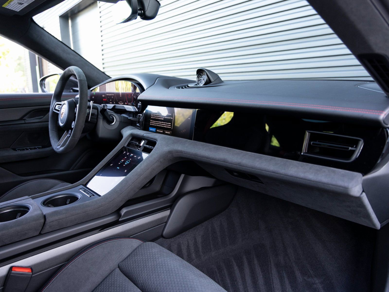 Used 2025 Porsche Taycan GTS image 34