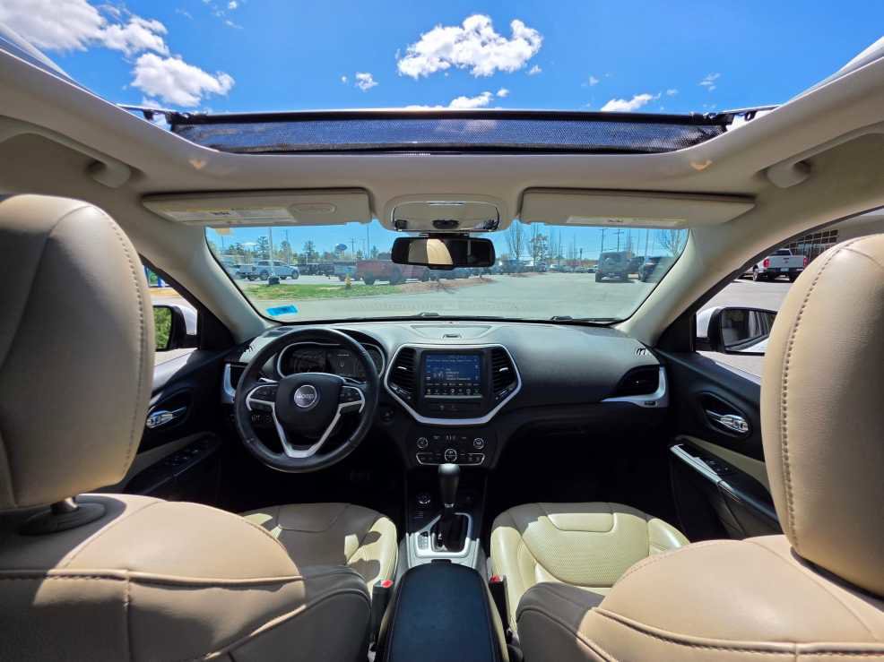 Used 2017 Jeep Cherokee Limited w/ Luxury Group AWD/4WD image 20