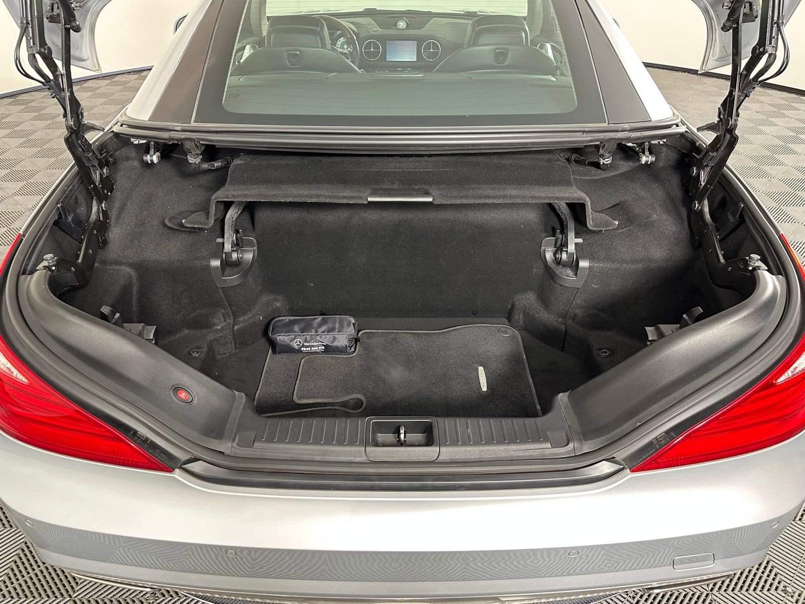 Used 2013 Mercedes-Benz SL 550 image 21