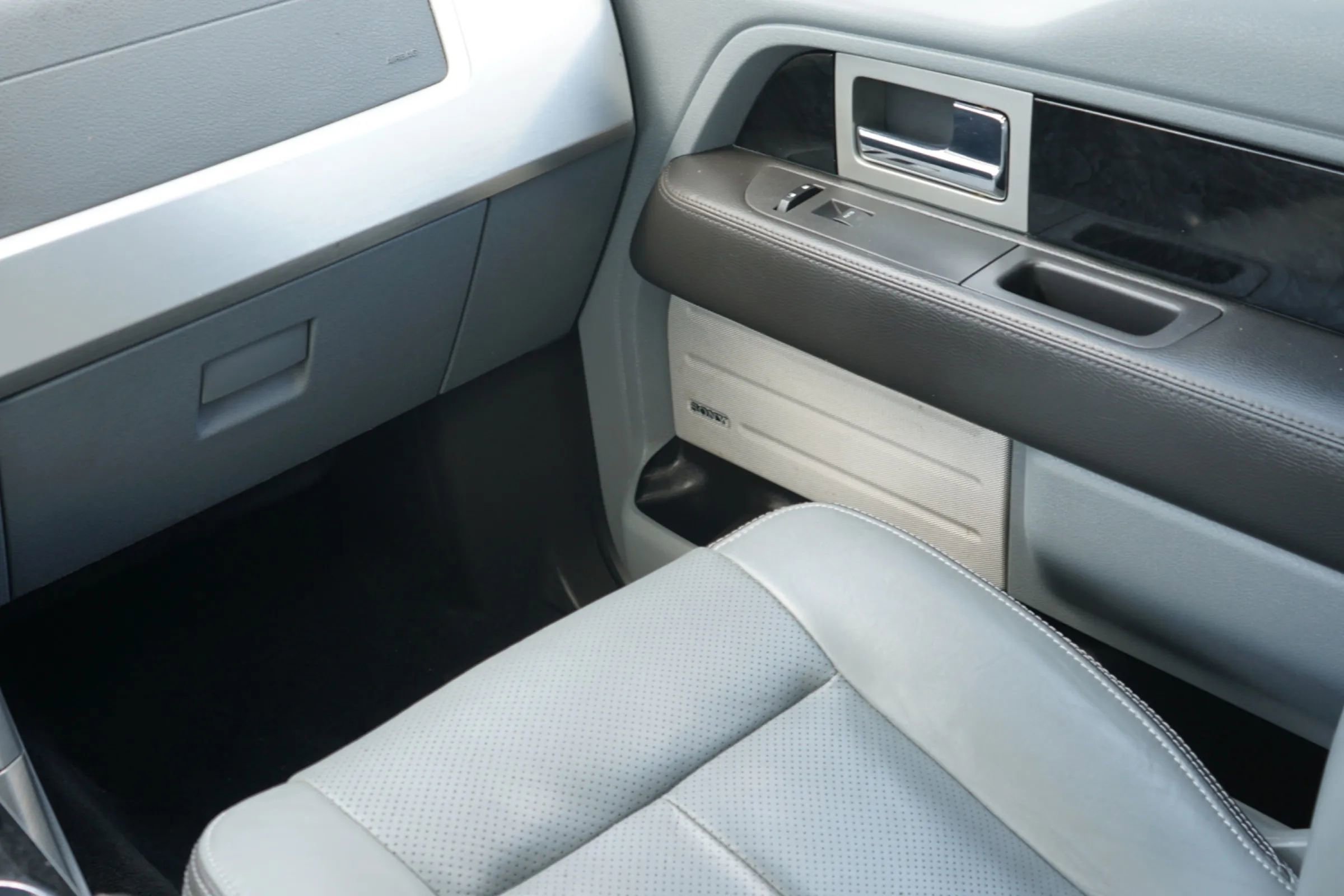 Used 2012 Ford F150 Platinum RWD image 40