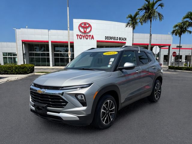 Used 2025 Chevrolet TrailBlazer LT FWD image 3