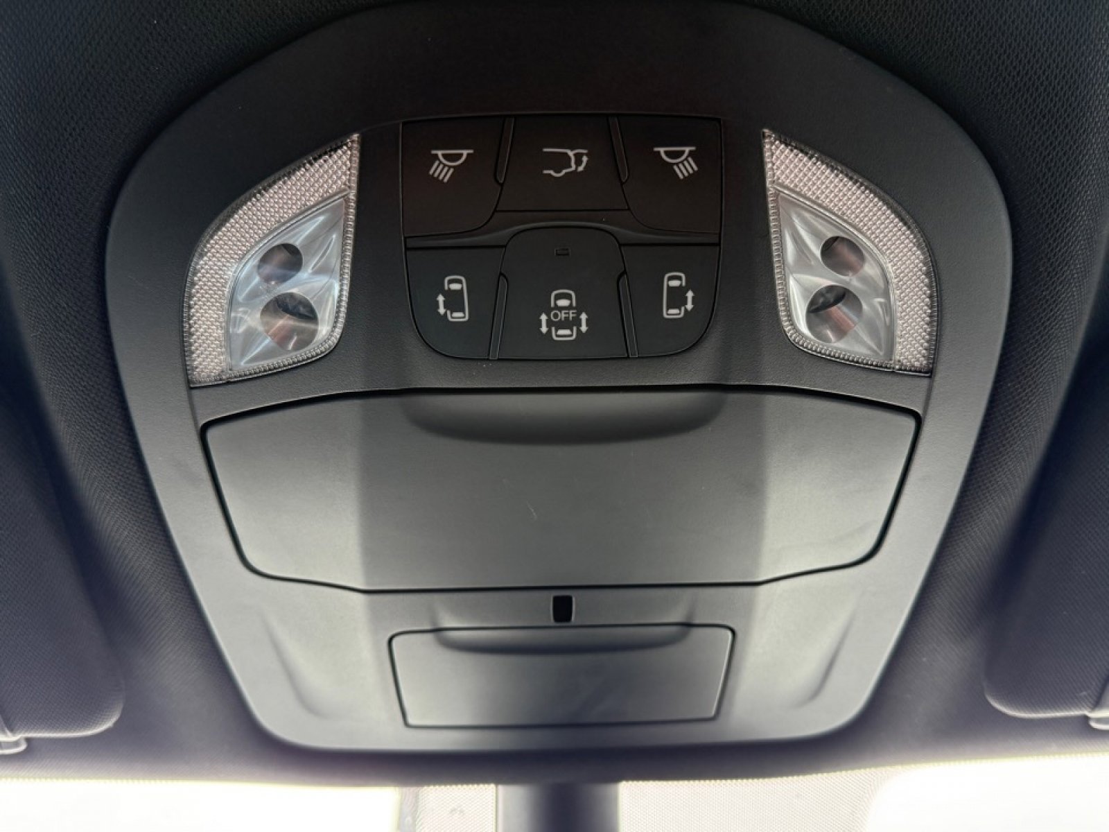 Used 2025 Chrysler Pacifica Select image 33