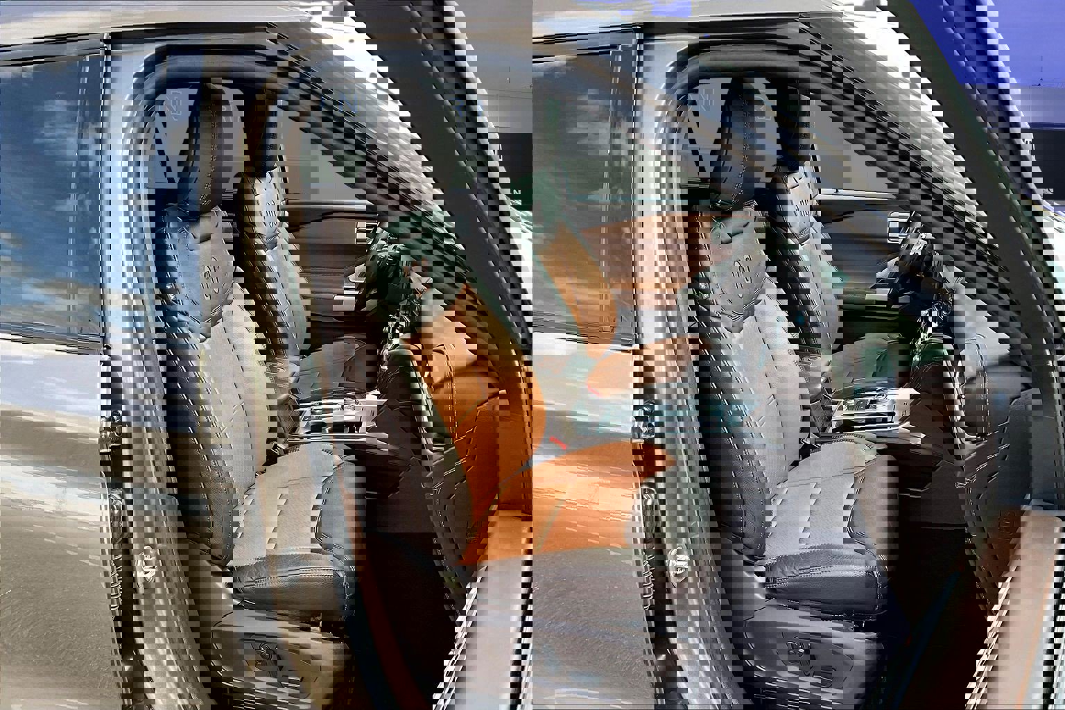 Used 2021 Ford Explorer King Ranch w/ Premium Technology Package image 32