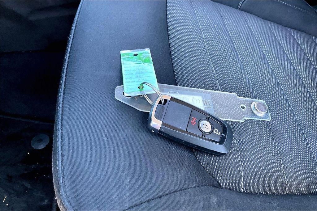 Used 2022 Ford Edge SE w/ Black Appearance Package image 11