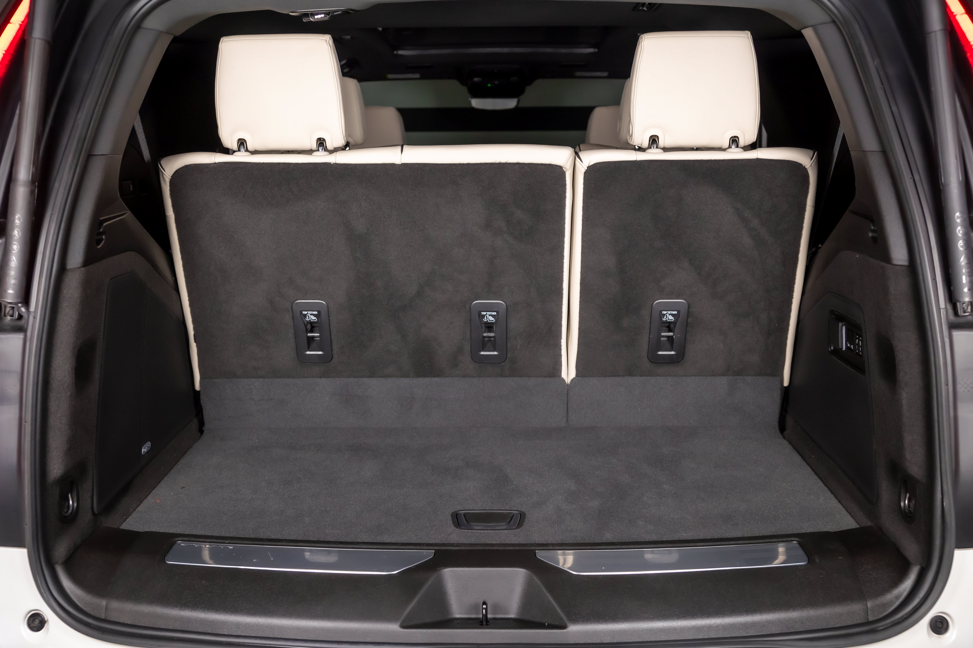 Used 2023 Cadillac Escalade Sport w/ LPO, ONYX Package AWD/4WD image 34