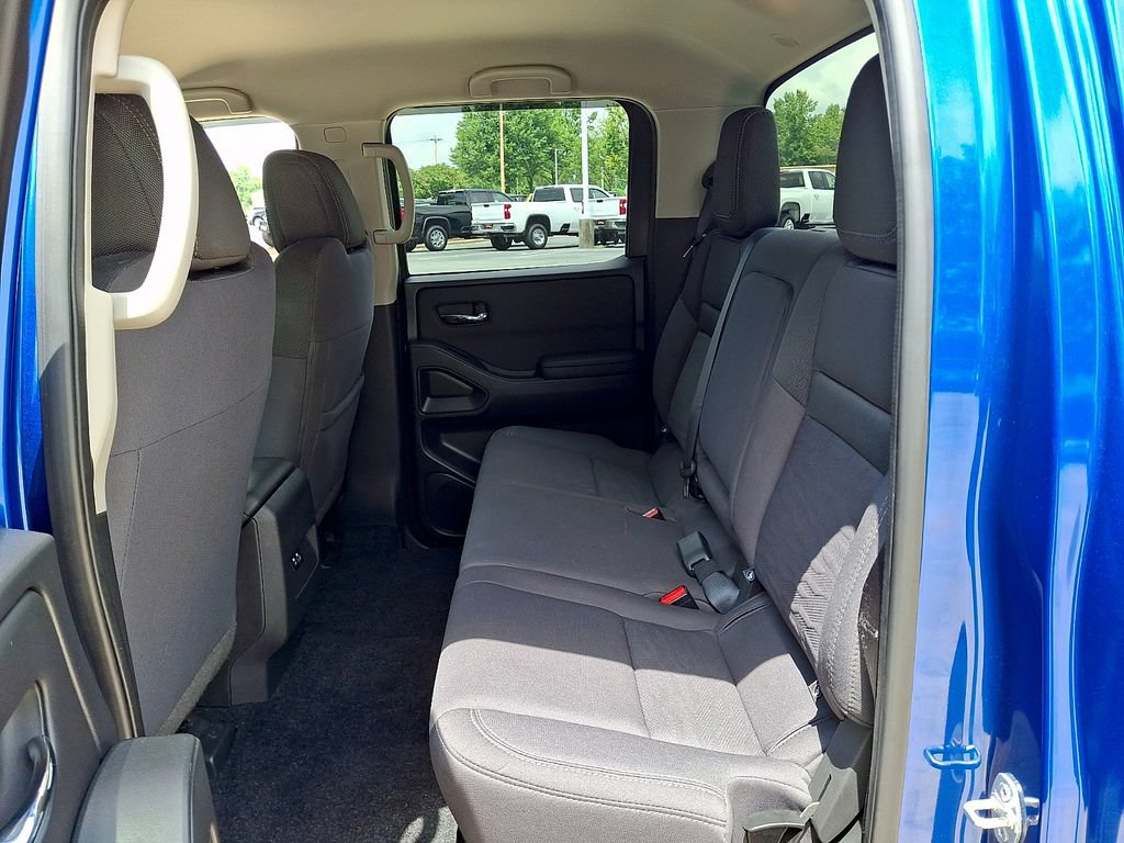 Used 2024 Nissan Frontier SV w/ Technology Package AWD/4WD image 10
